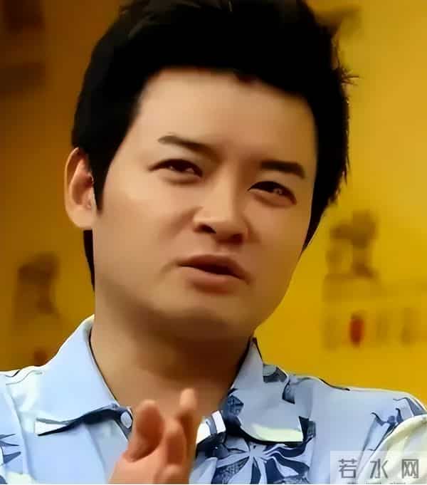 曾是央视名嘴，31岁赴美国，如今50岁现状如何了