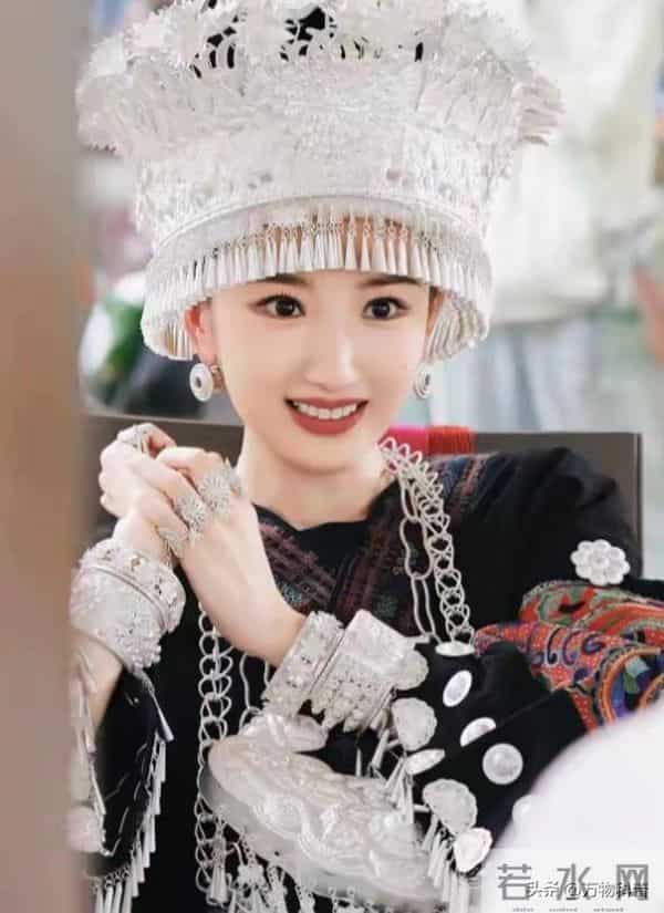 分手8年后，再次官宣喜讯的毛晓彤，已经成陈翔高攀不起的存在