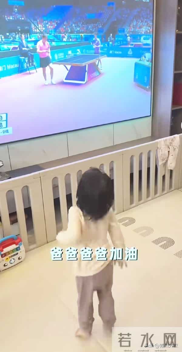 破案了！周雨女儿叫梁靖崑爸爸，不仅是凉皮功劳，还有人循循善诱