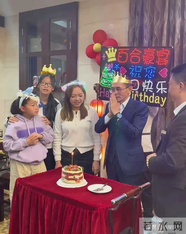 大妹的文案让人泪目！父母同在爱不缺席，分开也不一定就是老谢错