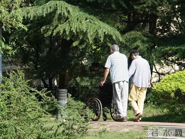 惊人的因果定律：不孝顺父母的人，没有好命，没有福报。