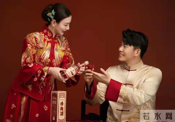 黄雅琼刘雨辰大婚，中式秀禾配西式婚纱，美出天际