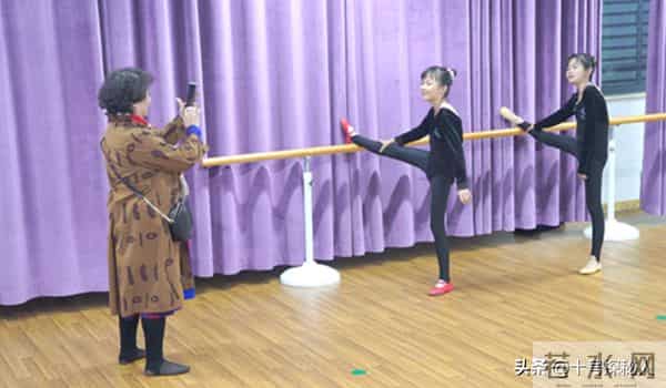 中国最高龄产妇盛海琳：丈夫已离世，女儿才15岁，我争取活到104