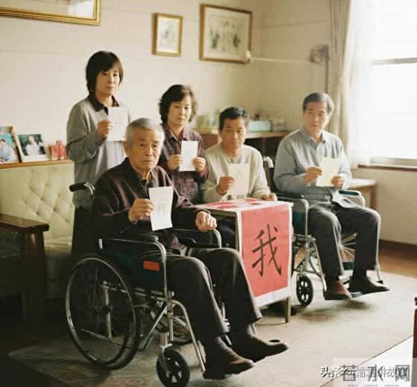 公公瘫痪,全家投票谁照顾,老公婆婆小姑子小叔子齐刷刷把票投给我