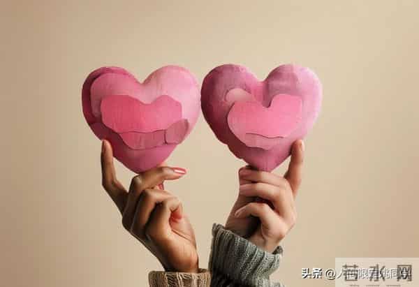 感情能承载的 ，是悲欢离合。感情不能承载的，是有情人难成眷属。