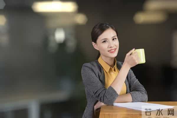 揭秘：女人想让你“泡她”，会发出这6个信号，别再后知后觉