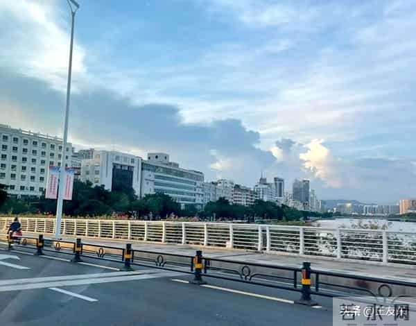 人到中年，最大的觉醒就是，不期待，不依赖，不指望，不多想