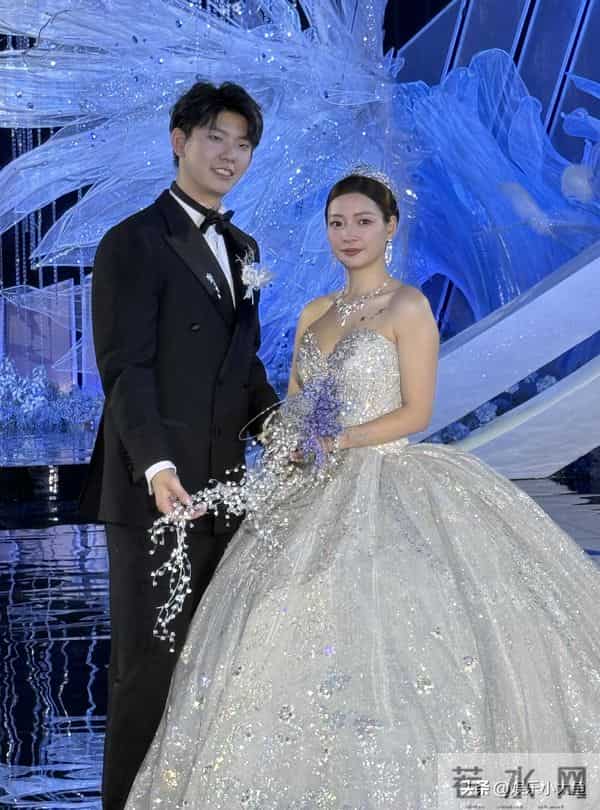 王懿律携妻子参加黄雅琼刘雨辰婚礼，四人合影俊男靓女好养眼！