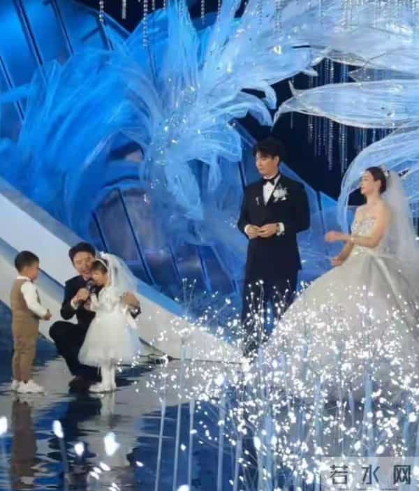 黄雅琼刘雨辰大婚，中式秀禾配西式婚纱，美出天际