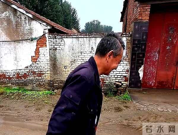 男子到山东寻亲问路问到亲叔，当叔听到爷爷名字，眼里突然有了光