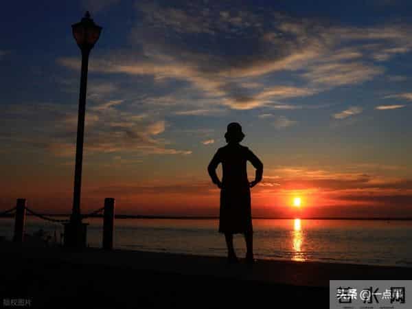 岳母住院我拒绝出钱救人，15年后母亲卧床，没想到老伴做得更绝