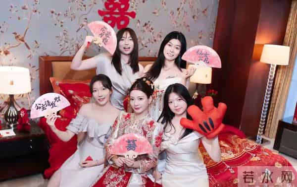 黄雅琼刘雨辰大婚，中式秀禾配西式婚纱，美出天际