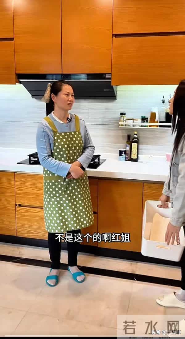 红姐扬言要辞职，小凤怒砸10万，是挽留还是遣散