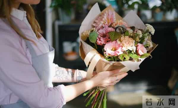 男人占了4点，说明他是爱你的，不用试探