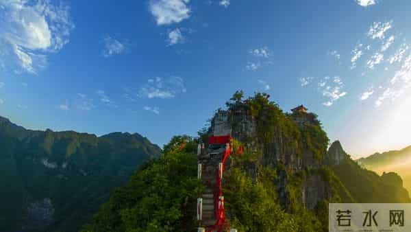 德行传家，是塑造富贵家族的命运。