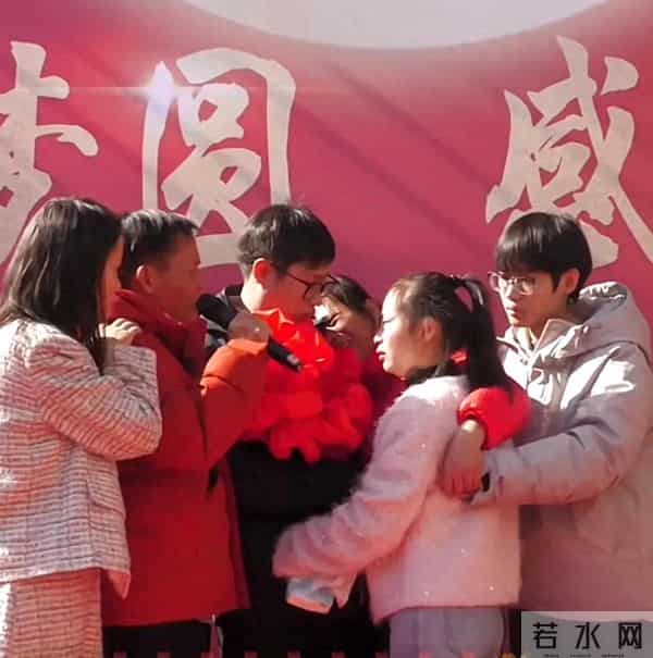 梁志辉被拐30年团圆宴很感人让无数人泪目妈妈送的礼物太有意义了