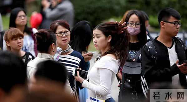 十年产生了1亿剩女！被毒鸡汤耽误的社会底层女性，该何去何从？