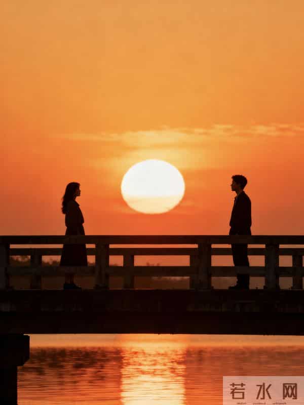 未来两周，水瓶的情感迷局：当深情遇上信任危机