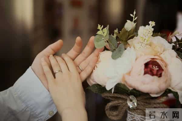 男人要记住，除了自己老婆，外面的女人再好，也要做到“两别”！