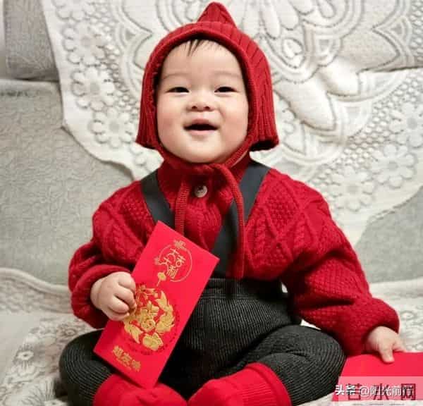 外孙5岁生日我给一万，通话忘了挂断，听见女儿女婿对话我崩溃了