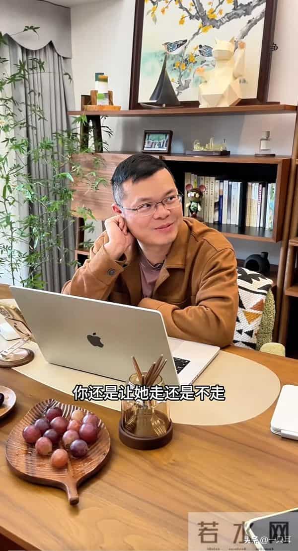 红姐扬言要辞职，小凤怒砸10万，是挽留还是遣散