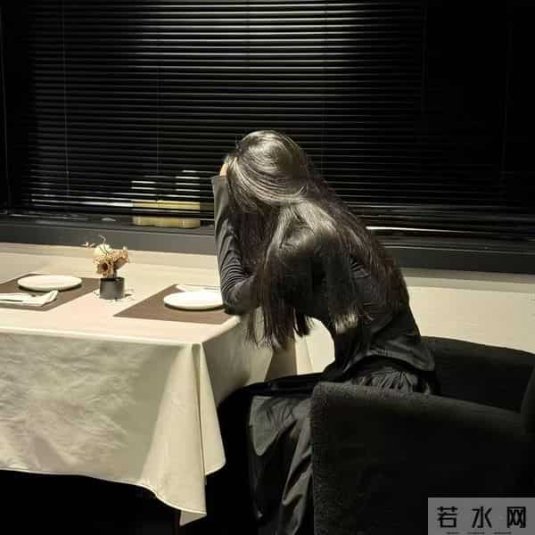 12月1日那天，朋友圈一定要这样发，落落大方，也很温柔~