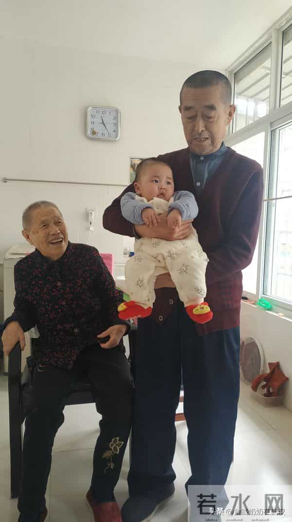 生前竭尽心力托举儿孙，死后也不给儿女添麻烦。