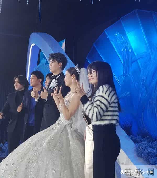 王懿律携妻子参加黄雅琼刘雨辰婚礼，四人合影俊男靓女好养眼！