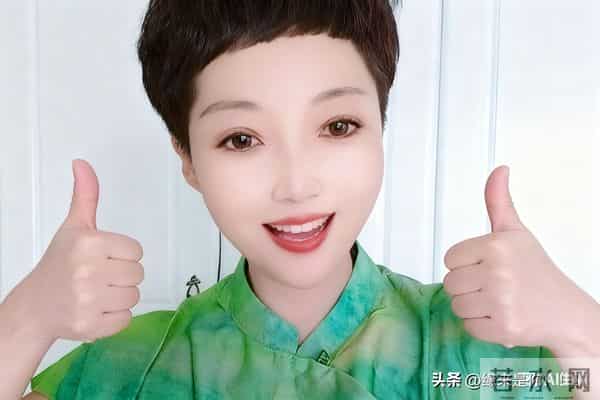 判断一个女人是否“好色”，别听她说什么，看她这3个身体语言