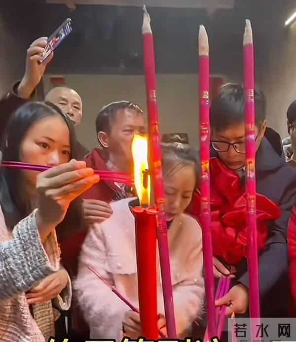 梁志辉被拐30年团圆宴很感人让无数人泪目妈妈送的礼物太有意义了