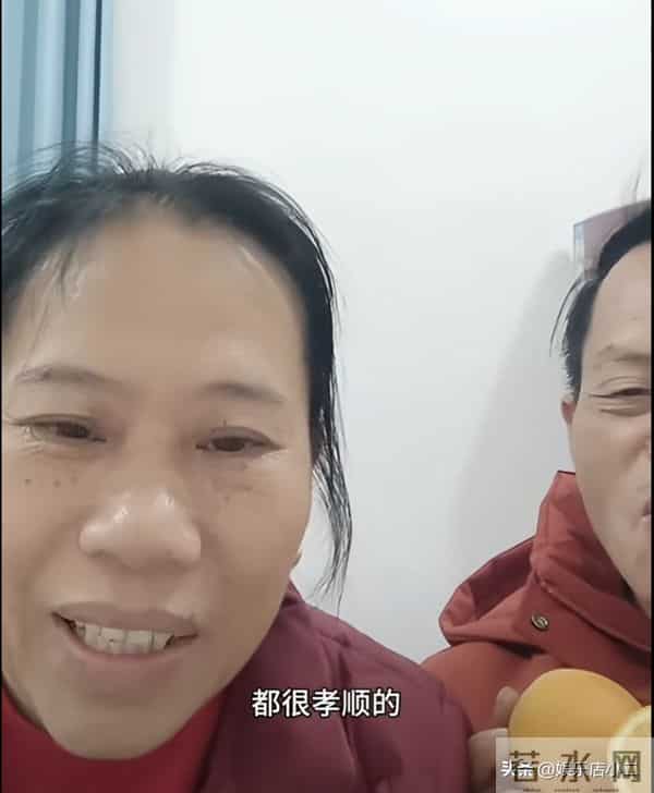 梁志辉送爸妈大红包，还给弟弟妹妹带礼物，梁妈说梁志辉非常害羞