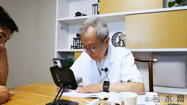 精神分裂症，说白了就四个字：“懒、乱、疑、呆”