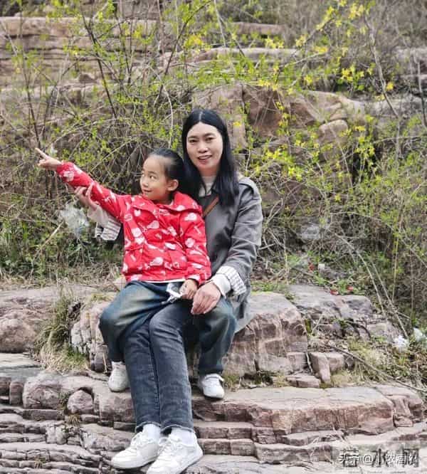 前夫突然离世，儿子打来电话，丈夫的反应让我泪目