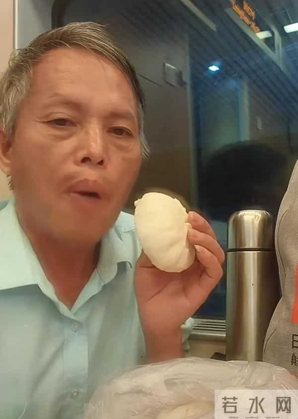 梁志辉被拐30年团圆宴很感人让无数人泪目妈妈送的礼物太有意义了