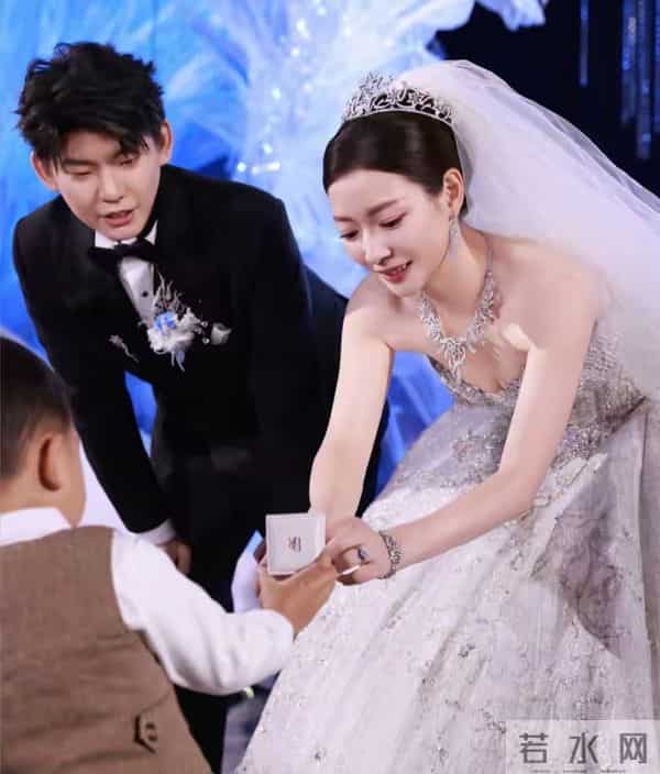 黄雅琼刘雨辰大婚，中式秀禾配西式婚纱，美出天际