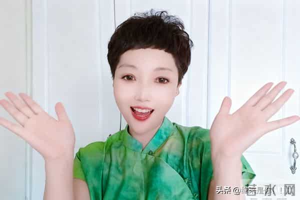 判断一个女人是否“好色”，别听她说什么，看她这3个身体语言