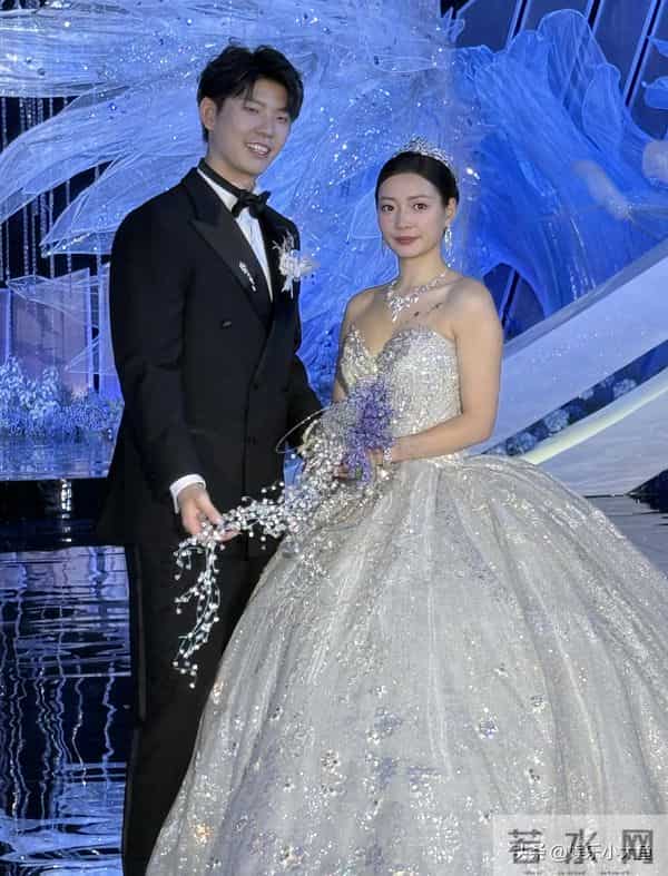 王懿律携妻子参加黄雅琼刘雨辰婚礼，四人合影俊男靓女好养眼！