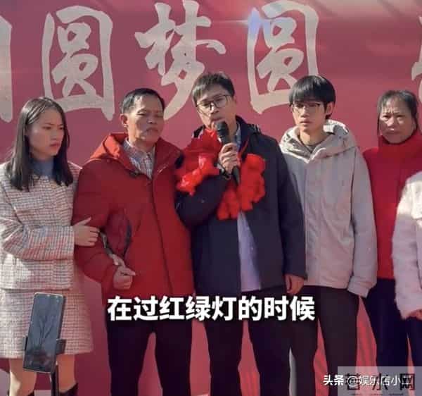 梁志辉送爸妈大红包，还给弟弟妹妹带礼物，梁妈说梁志辉非常害羞