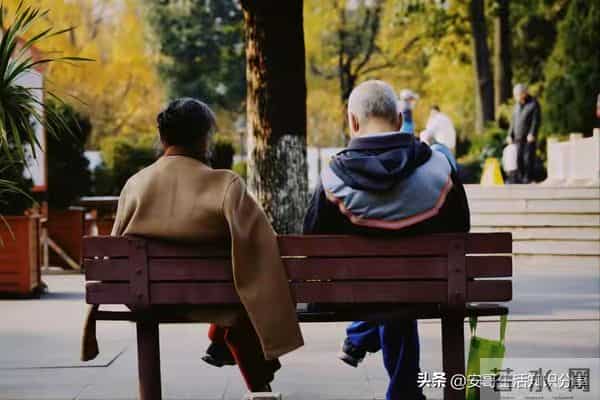 退休多年后才发现：晚年幸不幸福，要看子女有无稳定的工作和婚姻