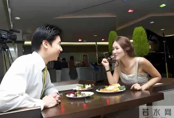 十年产生了1亿剩女！被毒鸡汤耽误的社会底层女性，该何去何从？