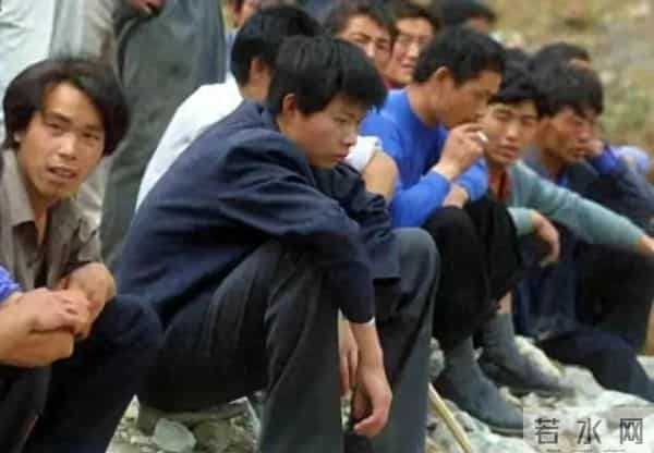 农村光棍婚姻困局：30多岁还没结婚，基本只认钱不认人？