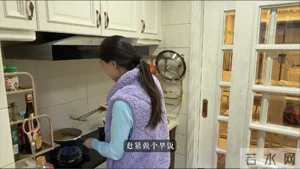 水亦诗到泉州更辛苦，忙到没空化妆脱发严重，12个菜招待邹阳朋友