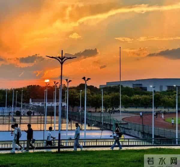 听了小县城女教师的择偶观，真的太现实了！