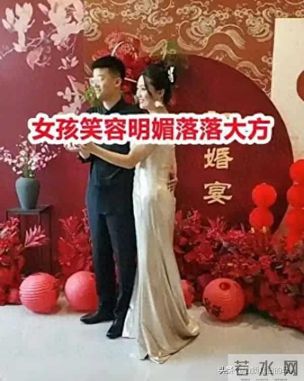 小伙订婚宴火了！紧搂美娇娘全程不撒手，网友：这颜值必须看紧了