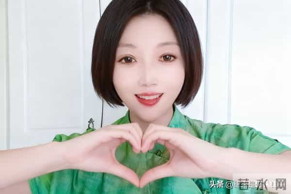 判断一个女人是否“好色”，别听她说什么，看她这3个身体语言