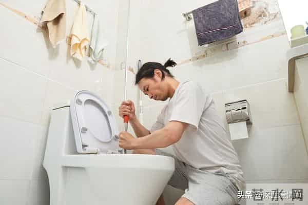 两性关系：男人吸引女人，要有这3个特质，一辈子不缺女人