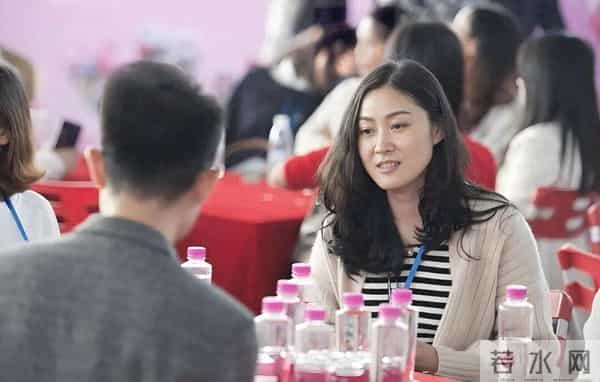 十年产生了1亿剩女！被毒鸡汤耽误的社会底层女性，该何去何从？