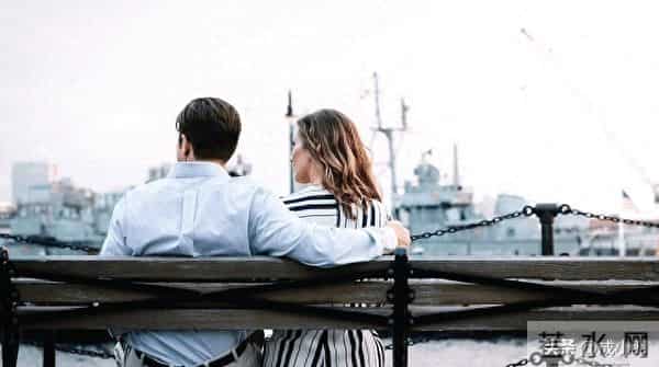 女子坚持嫁凤凰男，跟父母断绝关系，婚后父母用一招直接让她破防