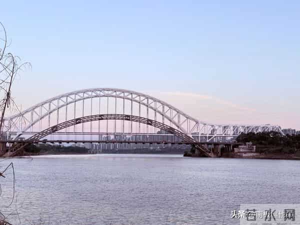 别不信！兄弟姐妹感情好不好，主要取决于家里这四个人的态度！