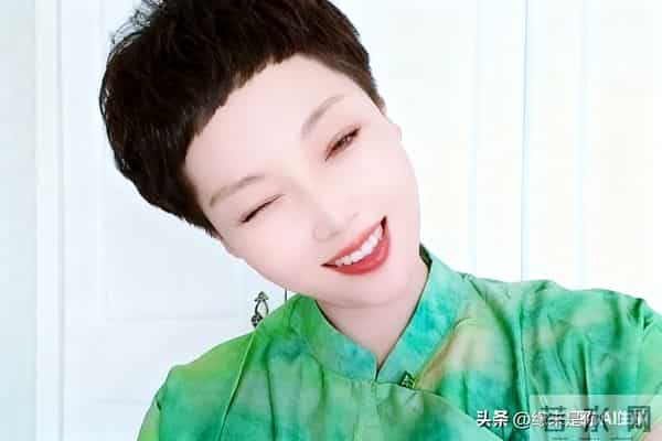 判断一个女人是否“好色”，别听她说什么，看她这3个身体语言